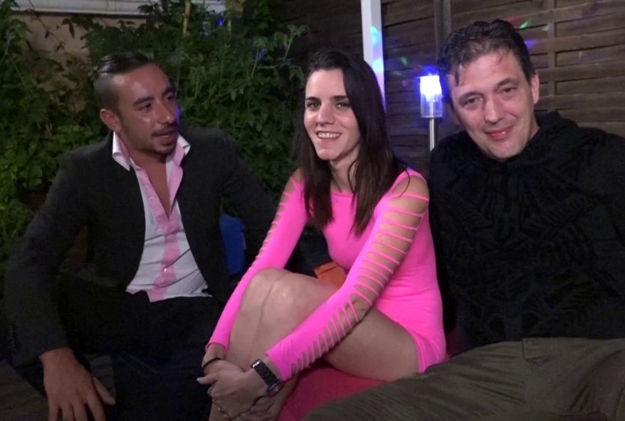 ma première sodomie à 19 ans devant du monde qui regarde