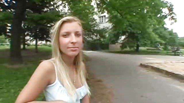 jeune amatrice accepte de baiser avec moi contre de l’argent