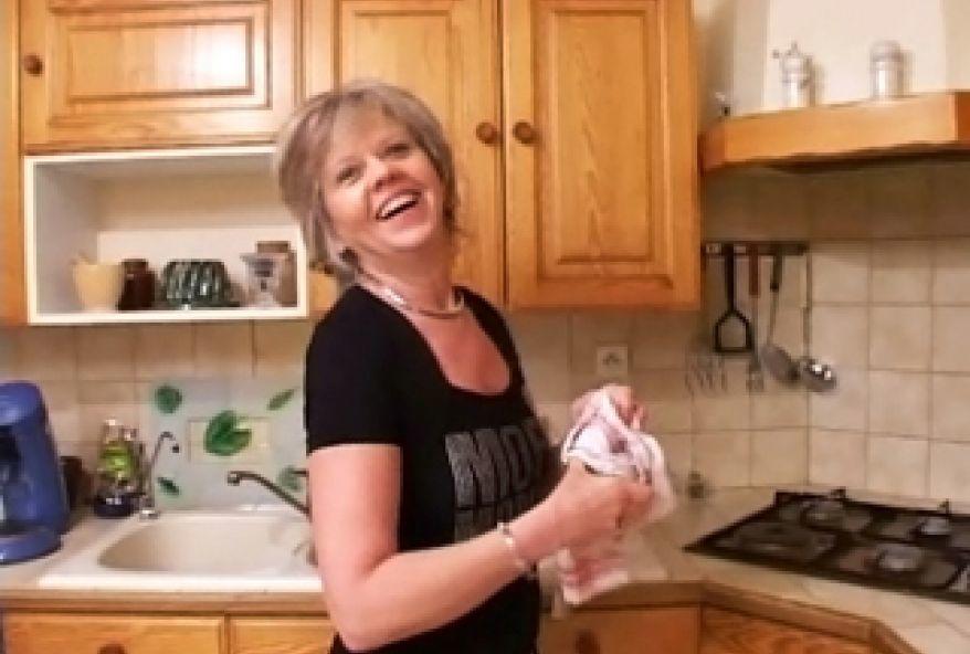 amatrice coquine de Calais qu’on essaye d’enculer chez elle