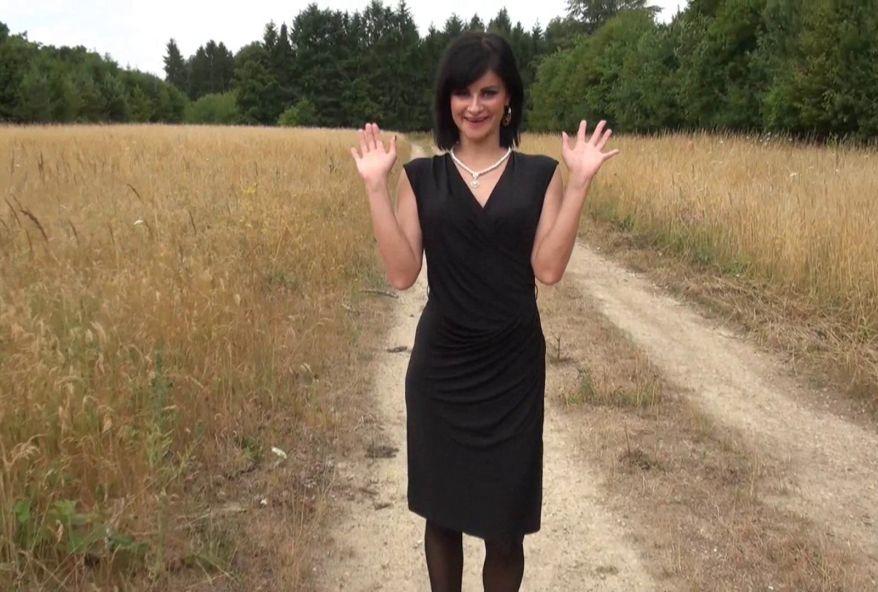 jeune vicieuse de Lorient, offerte à un groupe de pervers