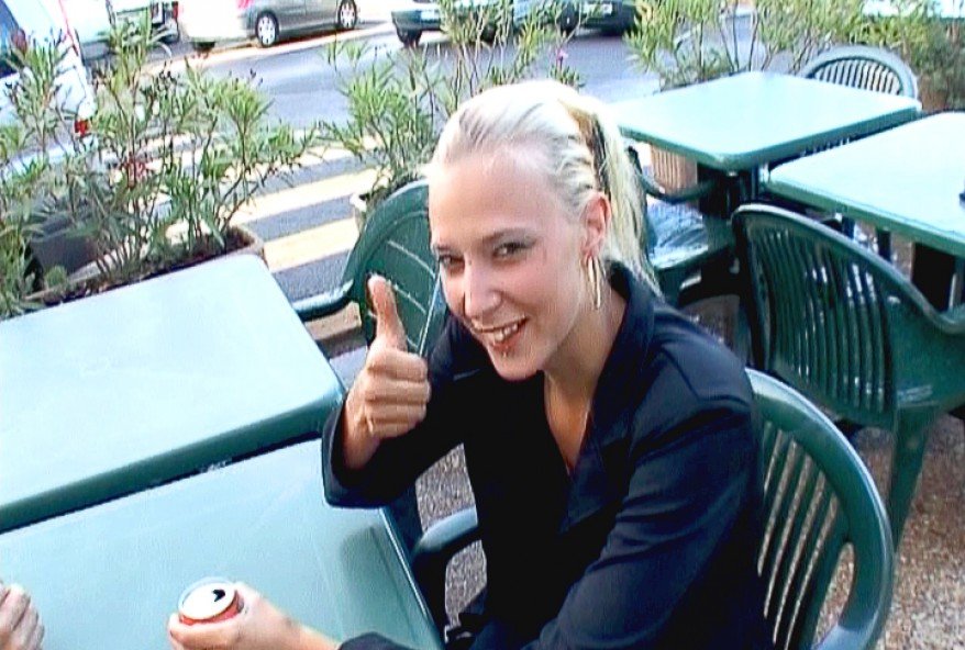 jeune salope de 19 ans baisée comme une pute par des supporters de l’OM !