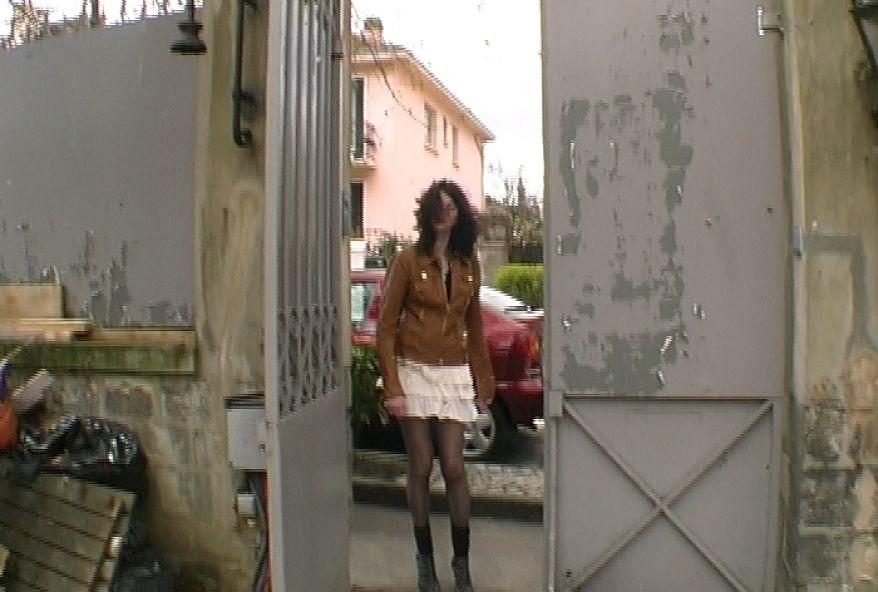 mal baisée par son mari elle vient pour enfin jouir