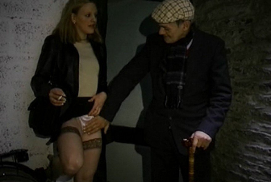 vieux papy en manque se tape une jeune pute