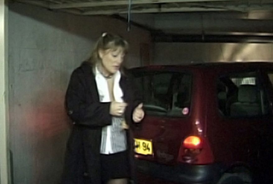 grosse amatrice à sodomiser dans ce parking parisien