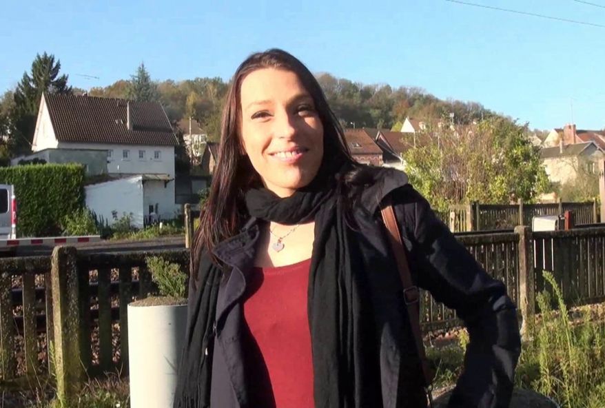 baiser une jeune salope bossant dans un restaurant du 10eme arrondissement de Paris