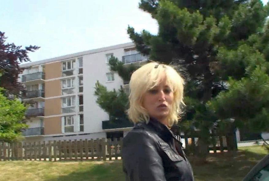 jolie femme suisse enculée par deux baiseurs français