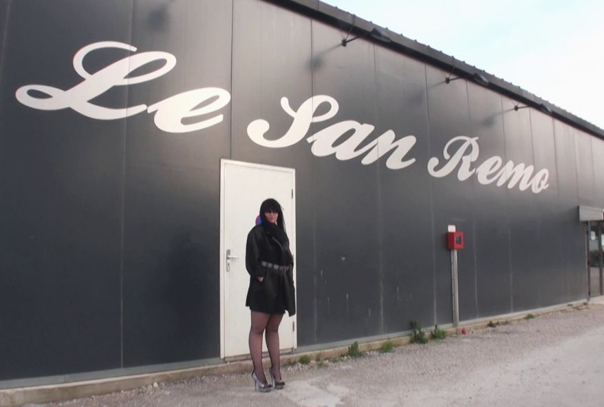 cochonne à baiser dans un restaurant