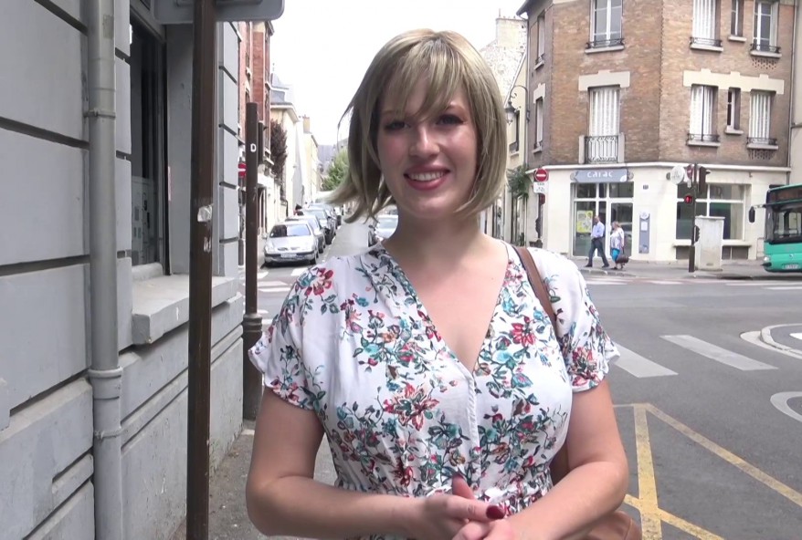 jeune maman bisexuelle se regale à se faire enculer