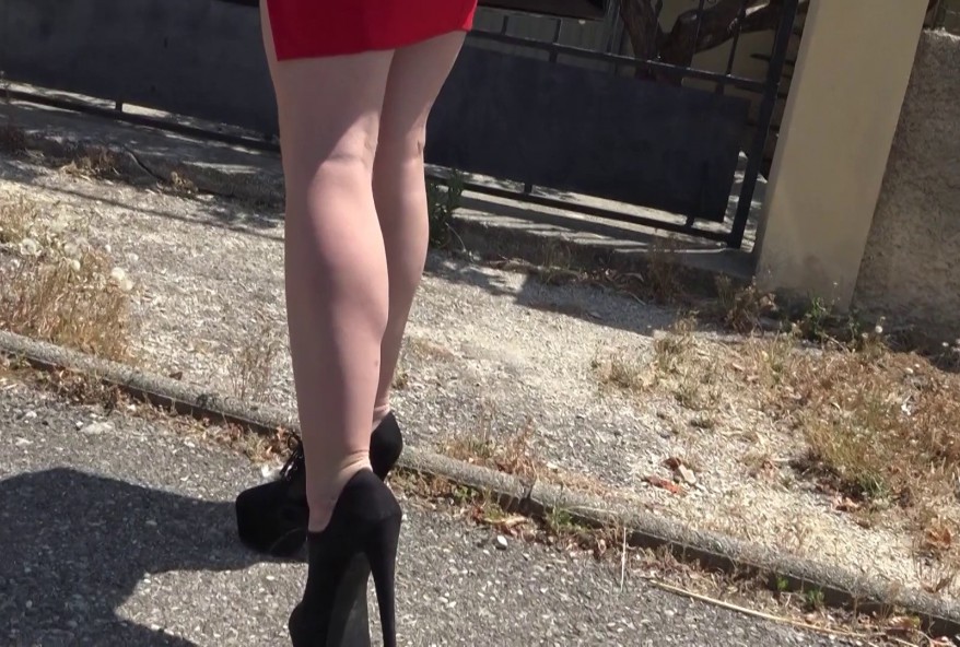 elle veut absolument bouffer une chatte