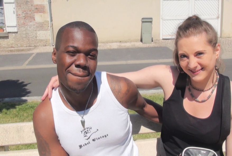 coquine baisée par un noir