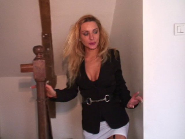 jolie femme enculée pour la première fois chez un vieux