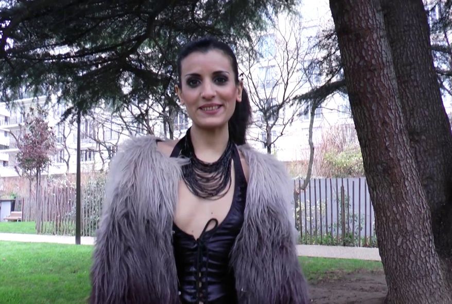 une amatrice baise en trio avec un couple marié