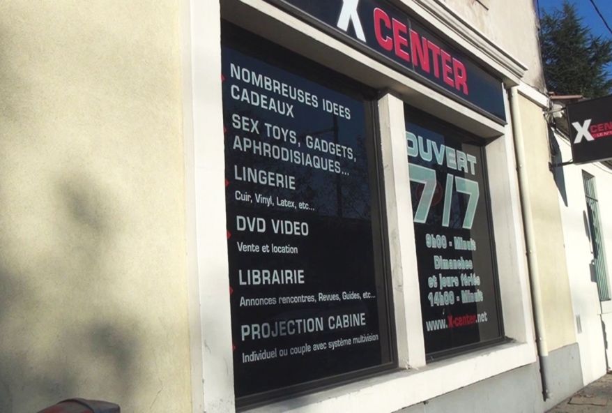 dans ce sexshop on sodomise maman noel
