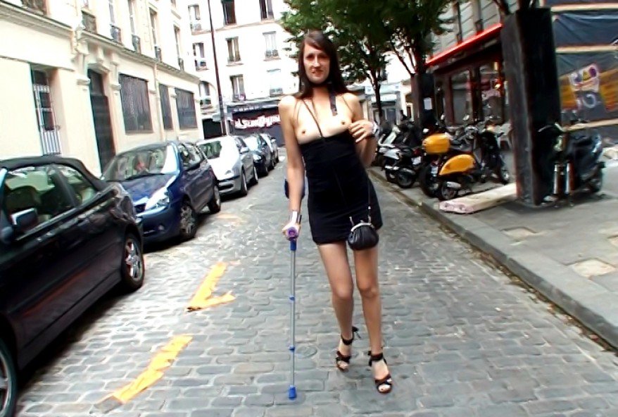 filmer sa femme avec son telephone pendant qu’on la baise devant lui
