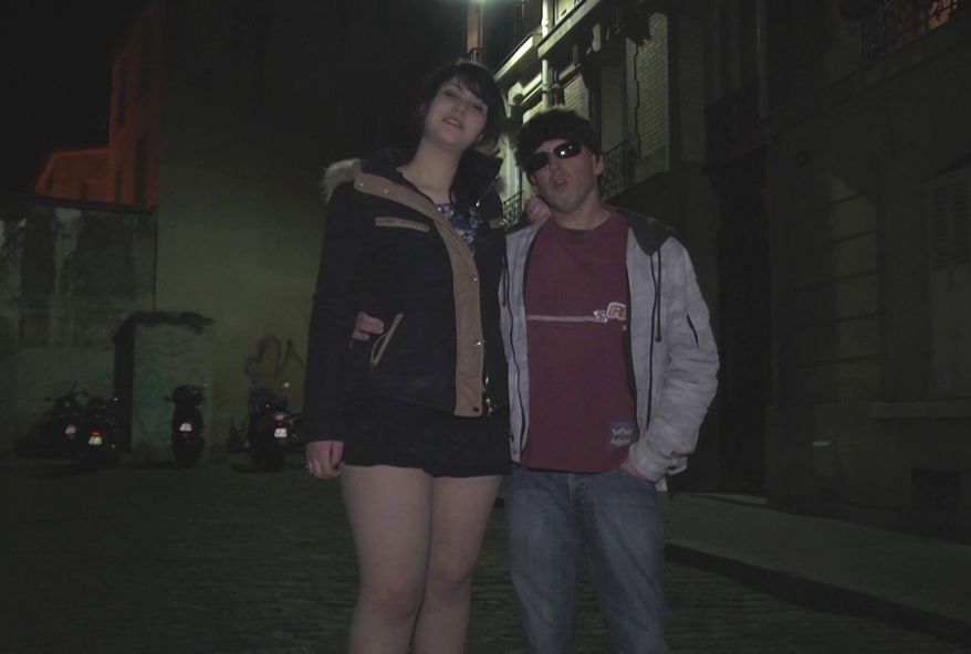 petite salope de 18 ans vidange 18 paires de couilles