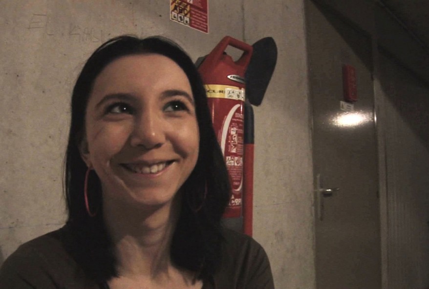 jeune amatrice niquée dans le parking de son immeuble