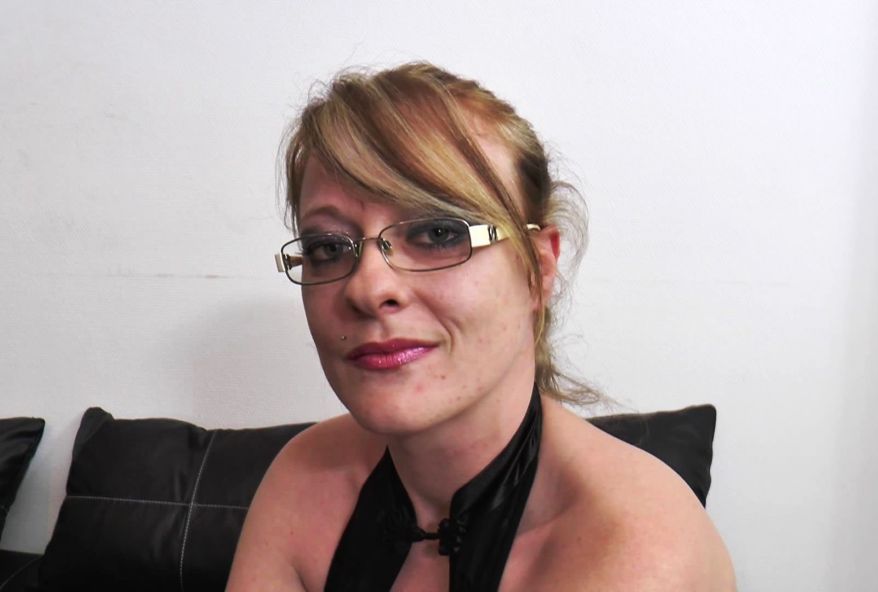 grosse queue noire pour secrétaire belge